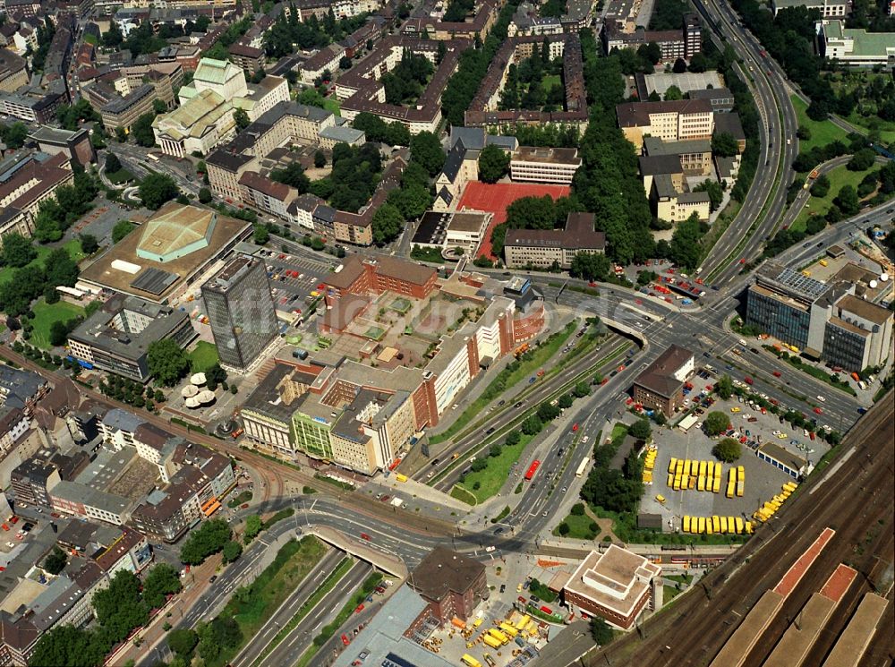 Duisburg aus der Vogelperspektive: Stadtansicht des Innenstadtbereiches am Hauptbahnhof in Duisburg im Bundesland Nordrhein-Westfalen