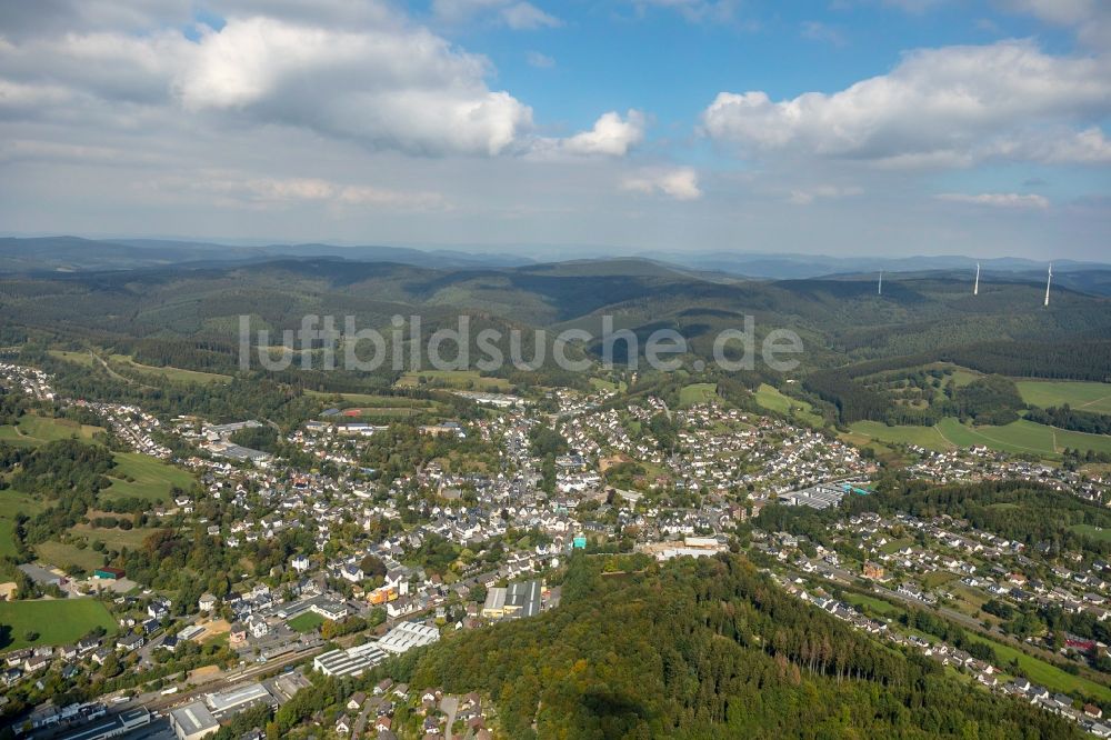 Hilchenbach aus der Vogelperspektive: Stadtansicht des Innenstadtbereiches in Hilchenbach im Bundesland Nordrhein-Westfalen, Deutschland