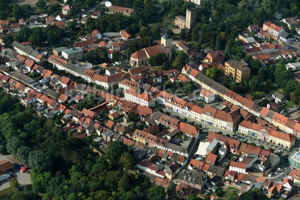 Greußen aus der Vogelperspektive: Stadtansicht des Innenstadtbereiches mit Kirche und Rathaus in Greußen im Bundesland Thüringen