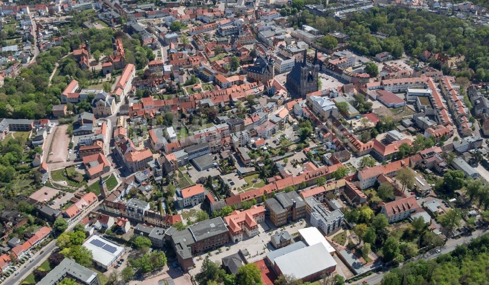 Köthen (Anhalt) von oben - Stadtansicht des Innenstadtbereiches in Köthen (Anhalt) im Bundesland Sachsen-Anhalt