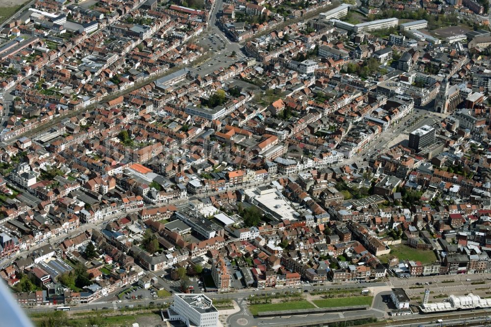 Lens von oben - Stadtansicht des Innenstadtbereiches in Lens in Nord-Pas-de-Calais Picardie, Frankreich