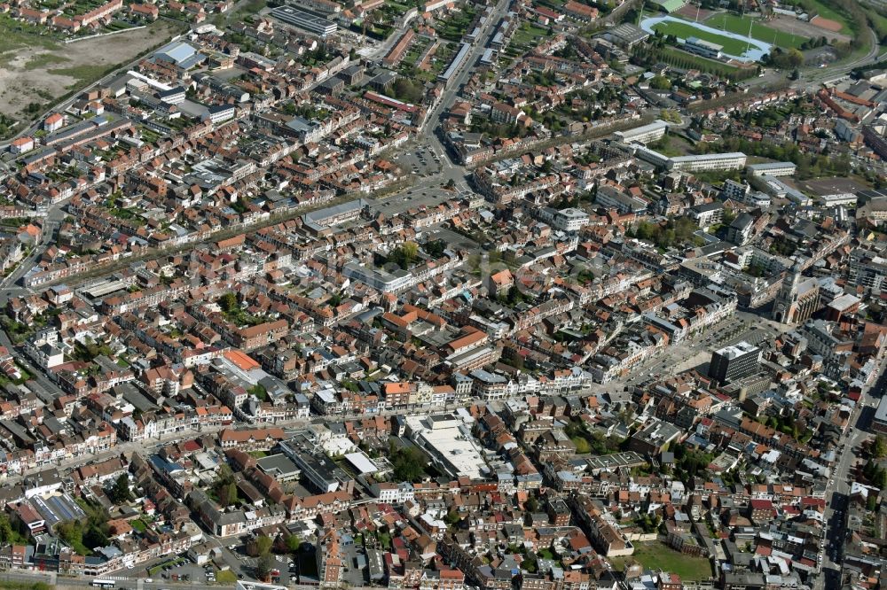 Lens aus der Vogelperspektive: Stadtansicht des Innenstadtbereiches in Lens in Nord-Pas-de-Calais Picardie, Frankreich