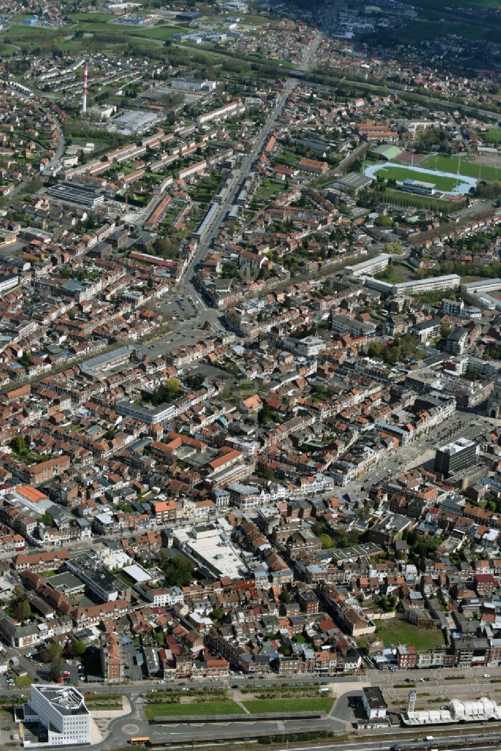 Luftbild Lens - Stadtansicht des Innenstadtbereiches in Lens in Nord-Pas-de-Calais Picardie, Frankreich