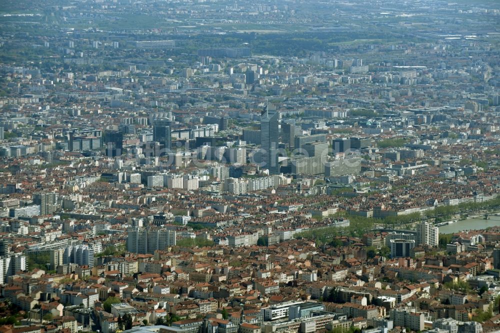 Luftaufnahme Lyon - Stadtansicht des Innenstadtbereiches in Lyon in Auvergne Rhone-Alpes, Frankreich