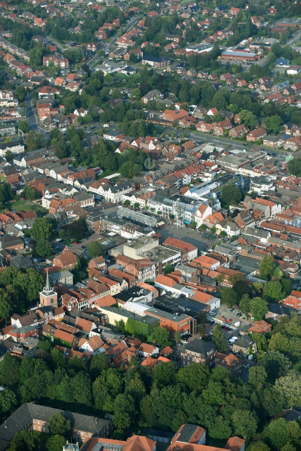 Luftbild Aurich - Stadtansicht des Innenstadtbereiches um den Marktplatz in Aurich im Bundesland Niedersachsen