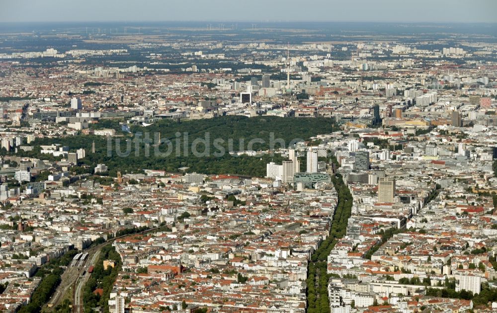 Berlin aus der Vogelperspektive: Stadtansicht des Innenstadtbereiches Mitte in Berlin mit dem Tiergarten