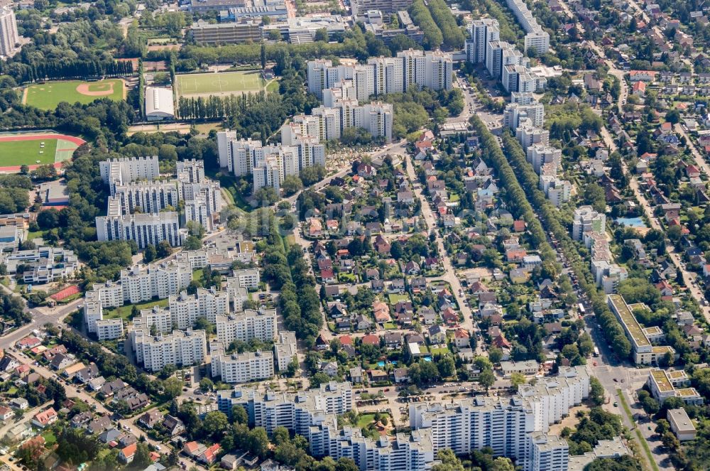 Luftbild Berlin - Stadtansicht des Innenstadtbereiches Märkisches Viertel in Berlin