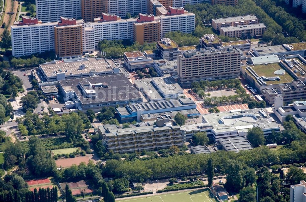 Berlin aus der Vogelperspektive: Stadtansicht des Innenstadtbereiches Märkisches Viertel in Berlin