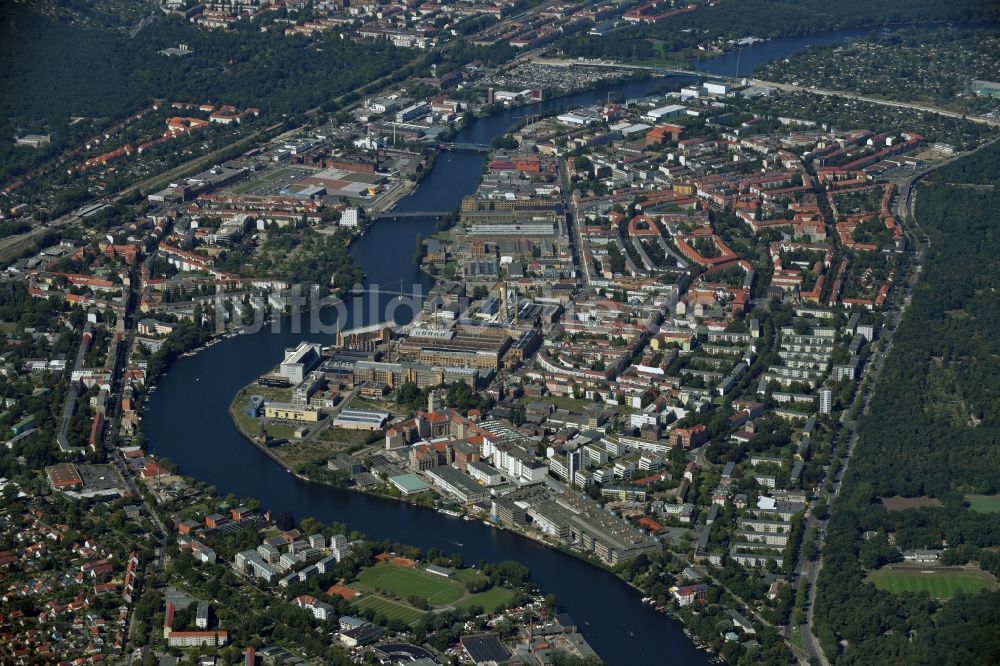 Berlin von oben - Stadtansicht des Innenstadtbereiches Oberschöneweide in Berlin