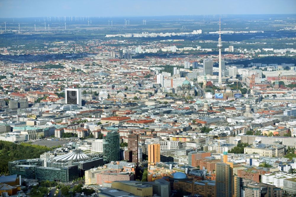 Berlin aus der Vogelperspektive: Stadtansicht des Innenstadtbereiches am Potsdamer Platz und dem Ortsteil Mitte in Berlin, Deutschland