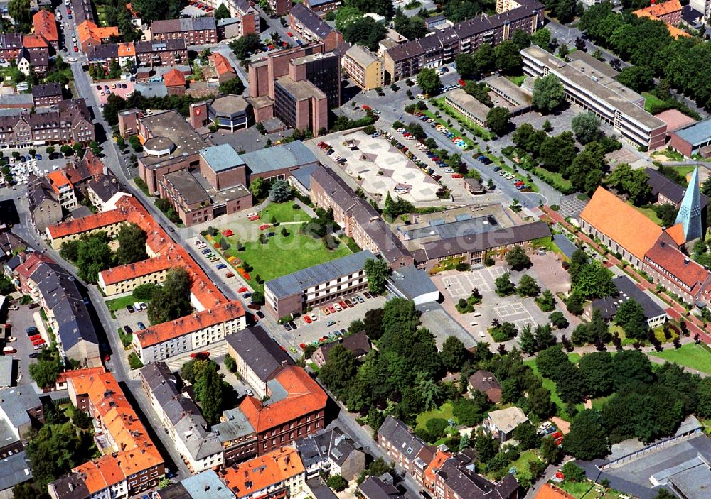 Luftbild Wesel - Stadtansicht des Innenstadtbereiches am Rathaus und am Andreas-Vesalius-Gymnasium - Städt. Gymnasium in Wesel im Bundesland Nordrhein-Westfalen