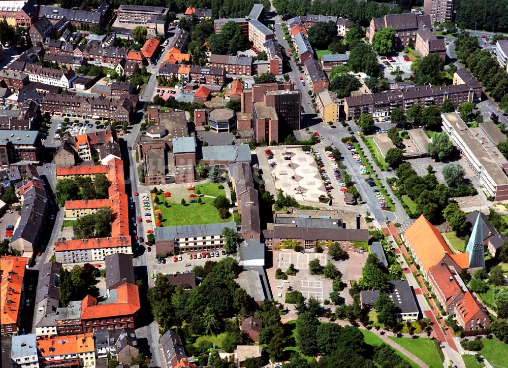 Luftaufnahme Wesel - Stadtansicht des Innenstadtbereiches am Rathaus und am Andreas-Vesalius-Gymnasium - Städt. Gymnasium in Wesel im Bundesland Nordrhein-Westfalen