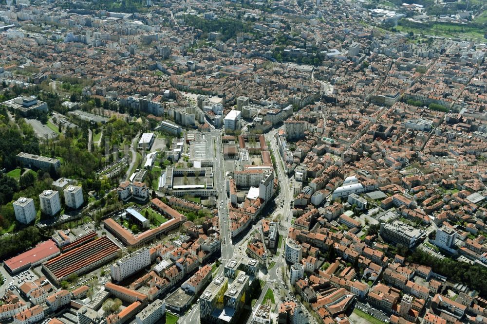 Luftaufnahme Saint-Etienne - Stadtansicht des Innenstadtbereiches an der Rue de la Republique in Saint-Etienne in Auvergne Rhone-Alpes, Frankreich