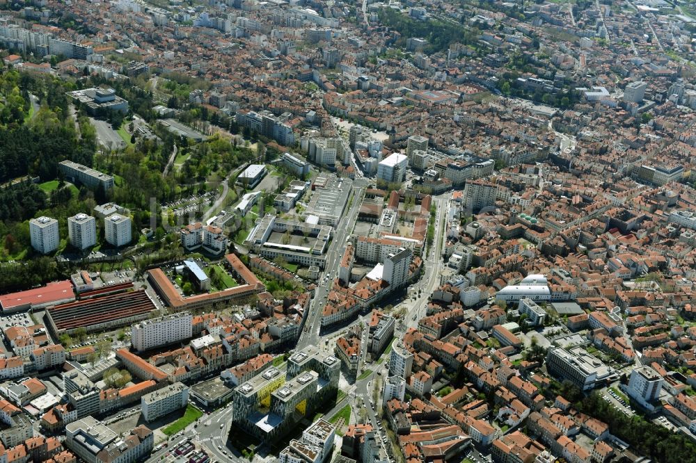 Saint-Etienne aus der Vogelperspektive: Stadtansicht des Innenstadtbereiches an der Rue de la Republique in Saint-Etienne in Auvergne Rhone-Alpes, Frankreich