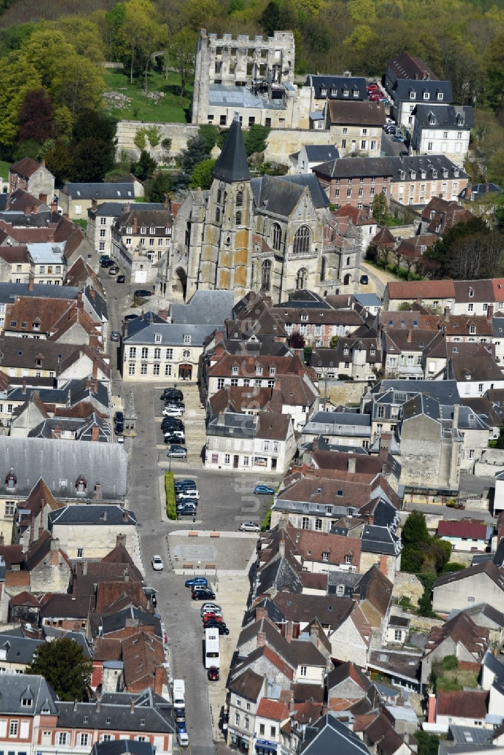 Luftaufnahme Clermont - Stadtansicht des Innenstadtbereiches an der Rue de la République in Clermont in Nord-Pas-de-Calais Picardie, Frankreich