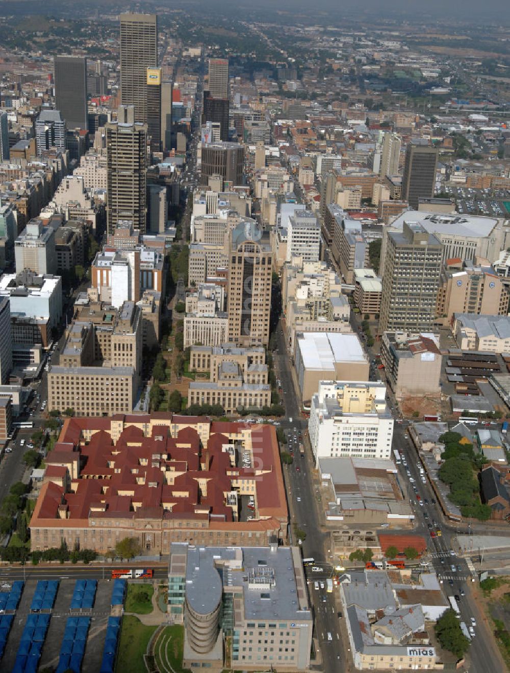 JOHANNESBURG aus der Vogelperspektive: Stadtansicht von Johannesburg mit dem Amtsgericht Magisterial Court - Central Region