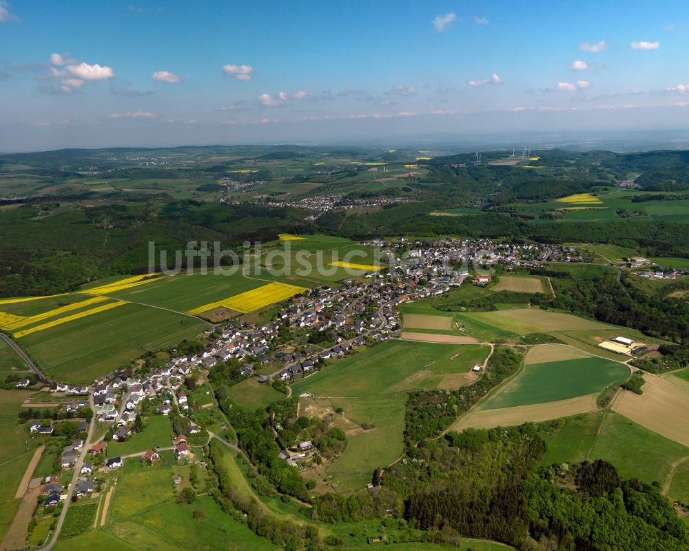 Kirchwald aus der Vogelperspektive: Stadtansicht von Kirchwald im Bundesland Rheinland-Pfalz