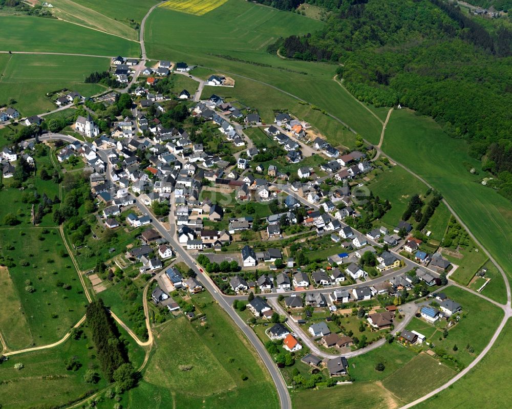 Kirchwald aus der Vogelperspektive: Stadtansicht von Kirchwald im Bundesland Rheinland-Pfalz