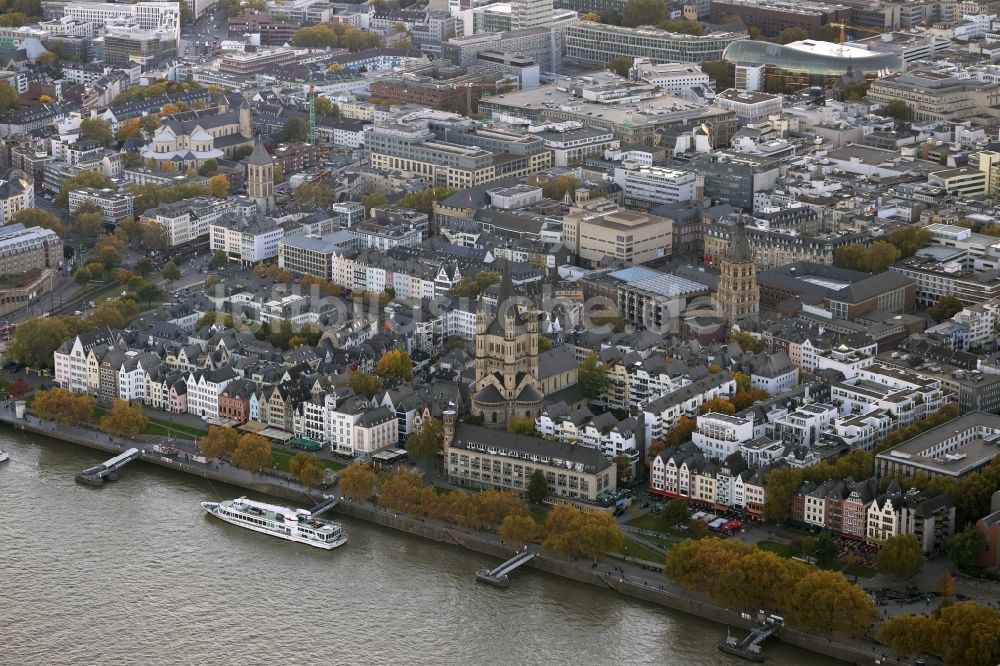 Luftaufnahme Köln - Stadtansicht der Kölner Altstadt Köln mit Groß St. Martin Kirche und Kölner Rathausturm in Köln im Bundesland Nordrhein-Westfalen