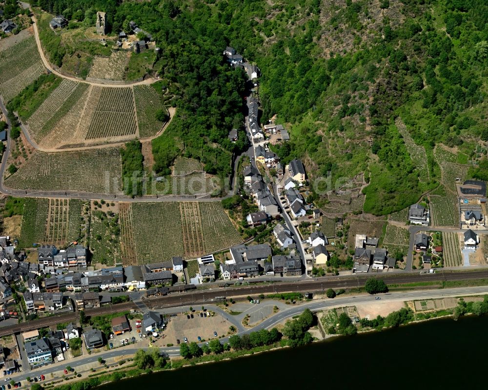 Luftaufnahme Klotten - Stadtansicht von Klotten am Flussverlauf der Mosel im Bundesland Rheinland-Pfalz