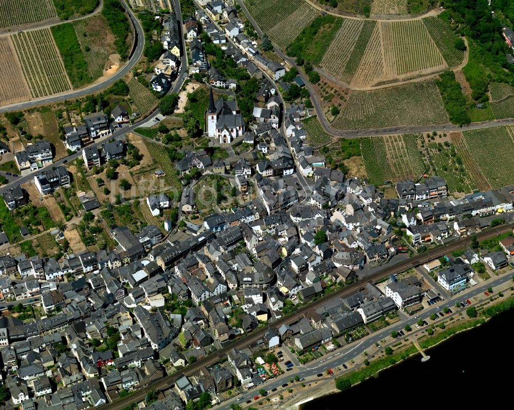 Klotten von oben - Stadtansicht von Klotten am Flussverlauf der Mosel im Bundesland Rheinland-Pfalz