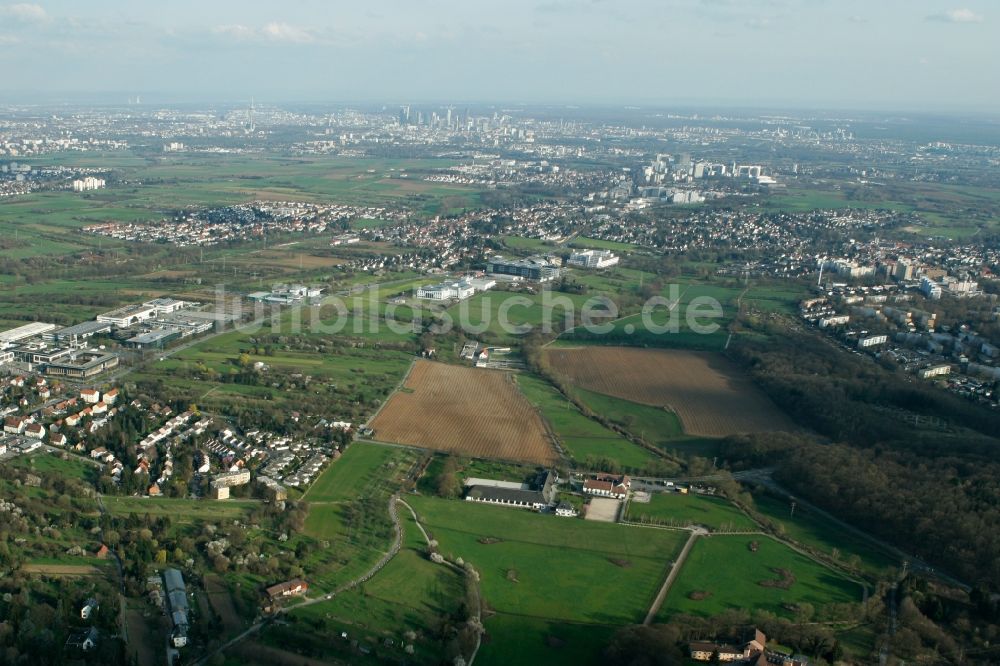 Kronberg im Taunus aus der Vogelperspektive: Stadtansicht von Kronberg im Taunus im Bundesland Hessen