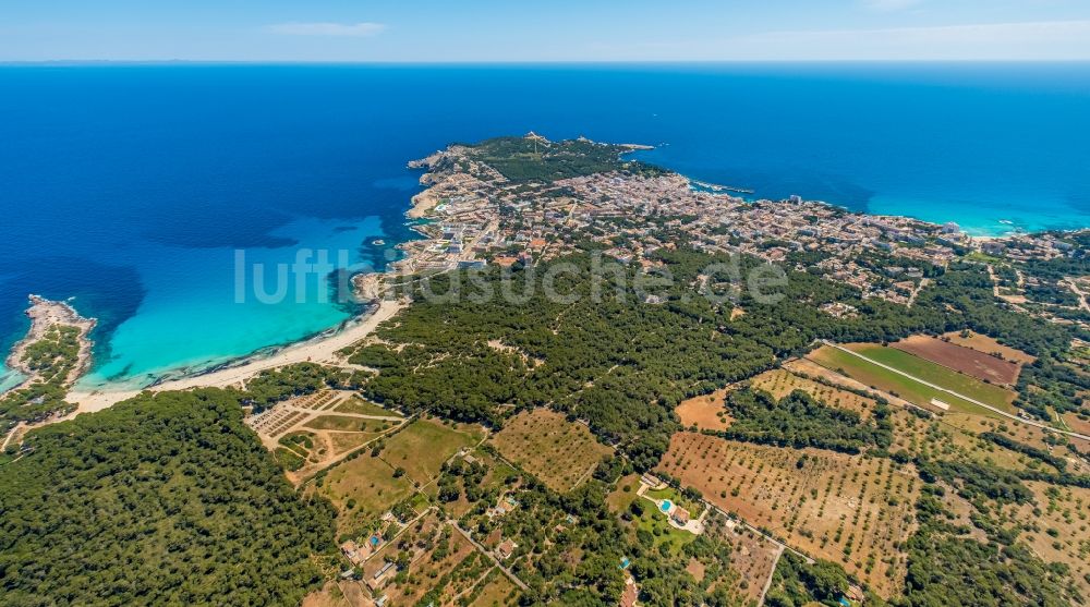 Luftaufnahme Cala Rajada - Stadtansicht am Küstenbereich in Cala Rajada in Islas Baleares, Spanien