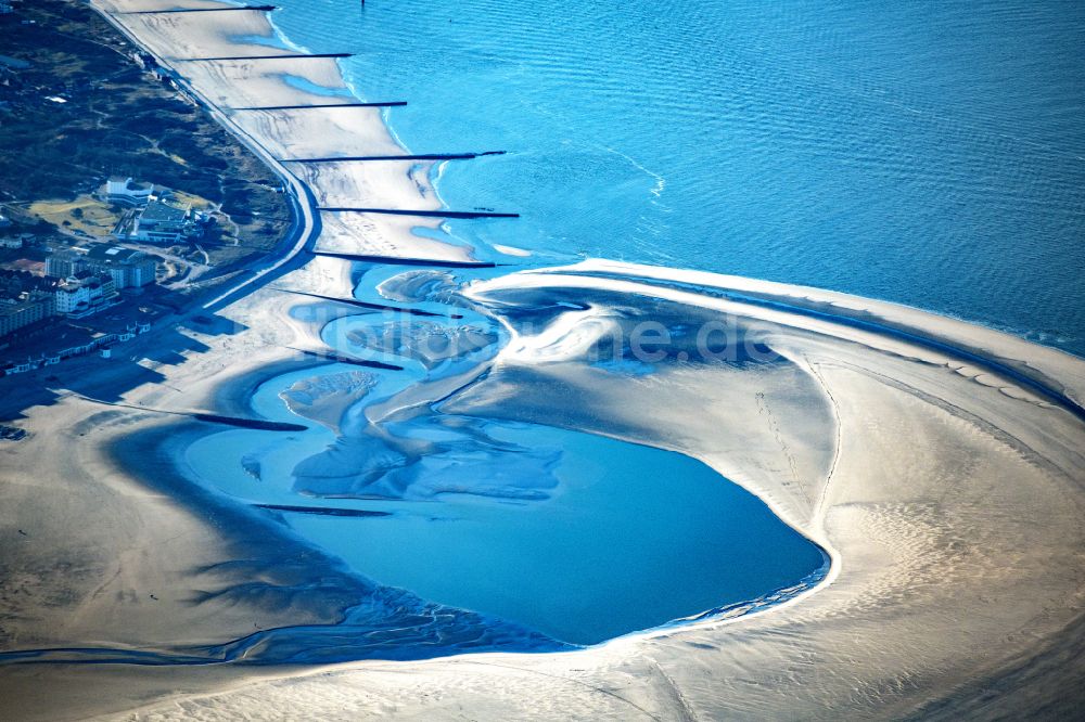 Borkum aus der Vogelperspektive: Stadtansicht am Küstenbereich der Nordsee in Borkum im Bundesland Niedersachsen, Deutschland