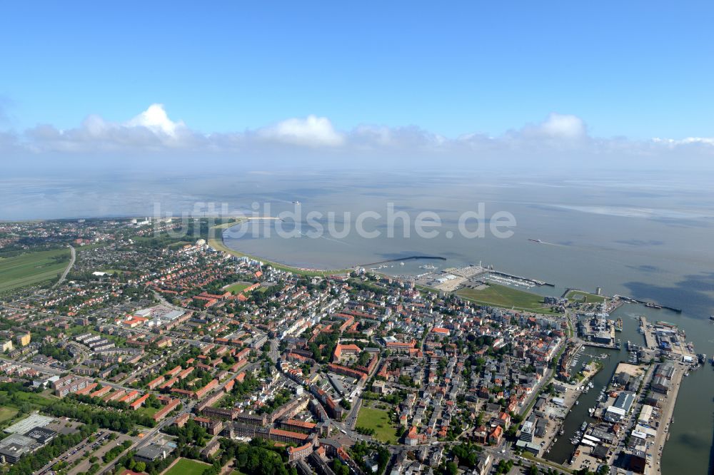 Cuxhaven aus der Vogelperspektive: Stadtansicht am Küstenbereich der Nordsee in Cuxhaven im Bundesland Niedersachsen, Deutschland