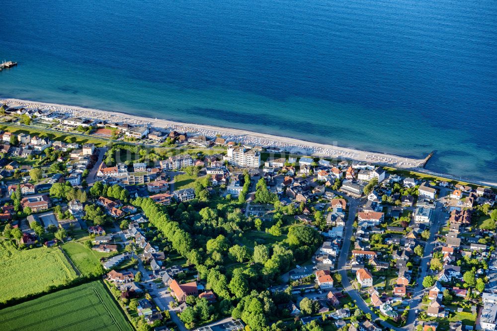 Dahme aus der Vogelperspektive: Stadtansicht am Küstenbereich der Ostsee in Dahme im Bundesland Schleswig-Holstein, Deutschland