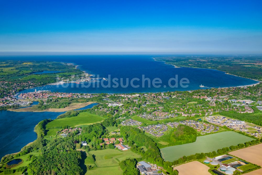 Eckernförde von oben - Stadtansicht am Küstenbereich der Ostsee in Eckernförde im Bundesland Schleswig-Holstein, Deutschland