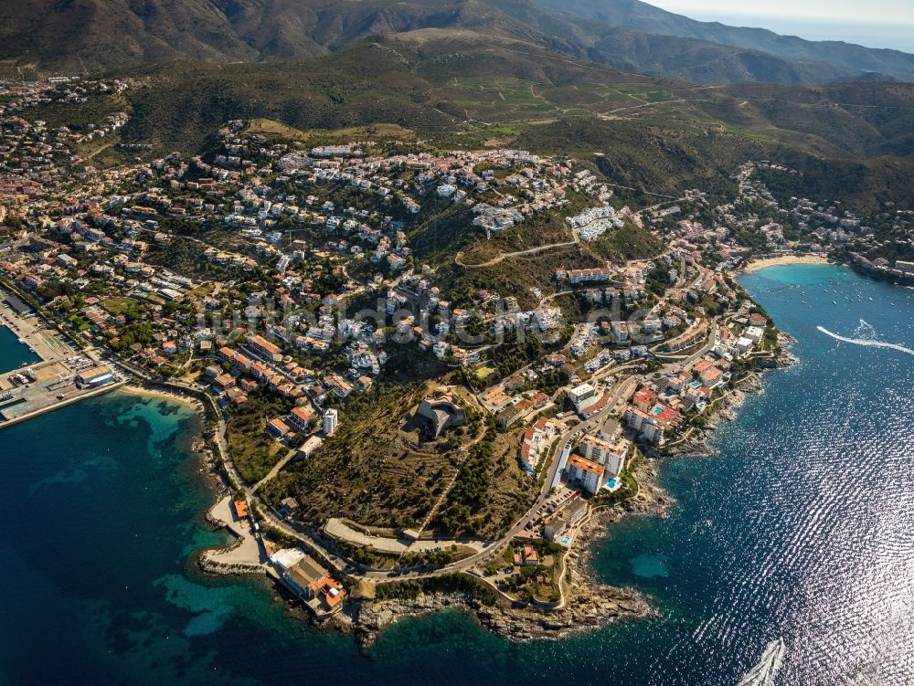 Luftbild Roses - Stadtansicht Küstenbereich in Roses in Spanien