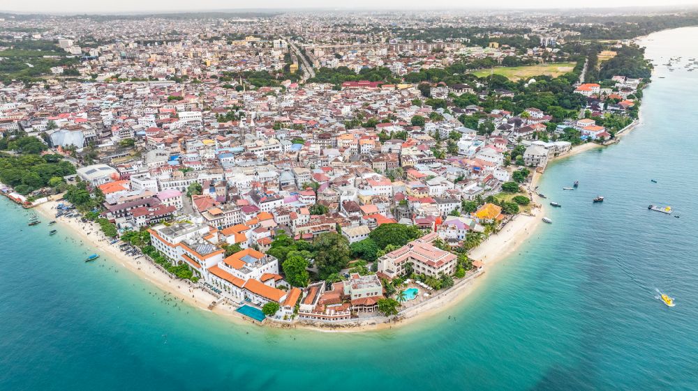 Zanzibar von oben - Stadtansicht am Küstenbereich Stone Town in Sansibar in Unguja Mjini Magharibi, Tansania