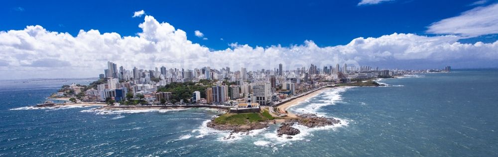 Luftbild Salvador - Stadtansicht des Küstenbereiches am Süd Atlantischen Ozean in Salvador in der Provinz Bahia in Brasilien