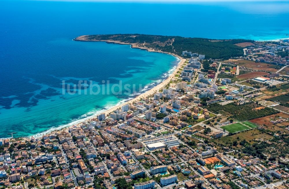 Luftaufnahme Sant Llorenc des Cardassar - Stadtansicht am Küstenbereich