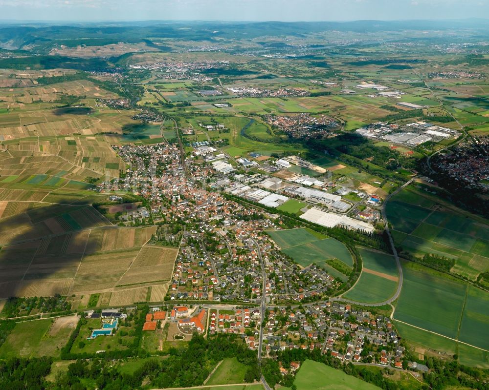 Langenlonsheim aus der Vogelperspektive: Stadtansicht von Langenlonsheim im Bundesland Rheinland-Pfalz