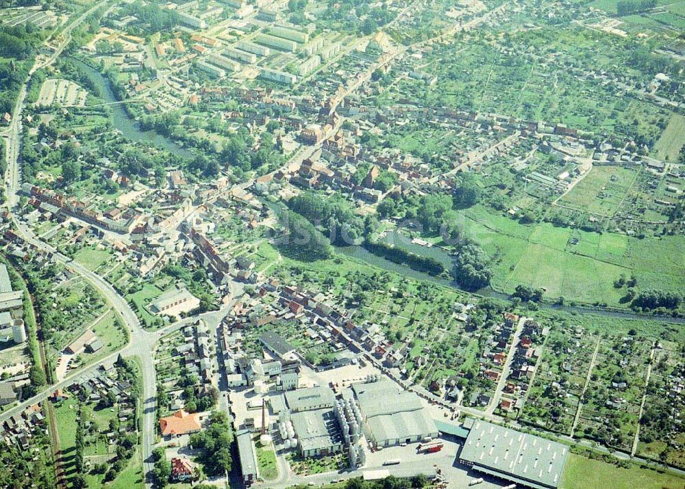 Lübz / Mecklenburg - Vorpommern von oben - Stadtansicht von Lübz mit der Mecklenburgische Brauerei Lübz GmbH in der Parchimer Straße 31 in 19386 Lübz.