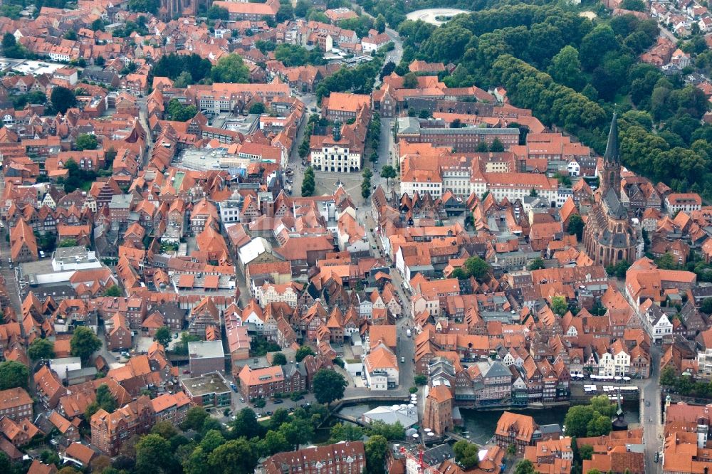 Lüneburg aus der Vogelperspektive: Stadtansicht Lüneburg im Bundesland Niedersachsen