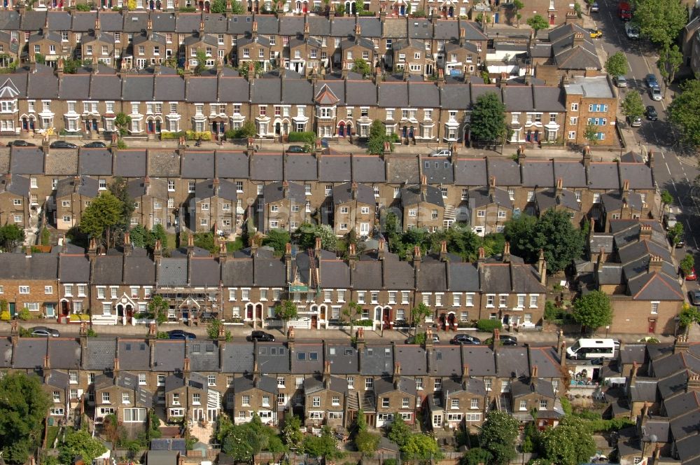 Luftaufnahme London - Stadtansicht vom Londoner Reihenhaus- Wohngebiet im Stadtteil Stonebridge