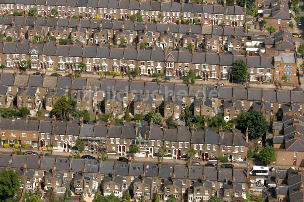 London von oben - Stadtansicht vom Londoner Reihenhaus- Wohngebiet im Stadtteil Stonebridge