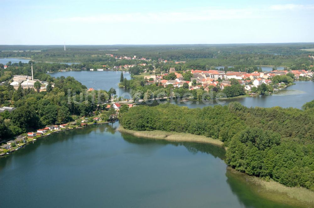 Lychen aus der Vogelperspektive: Stadtansicht von Lychen am Ufer des Zenssee