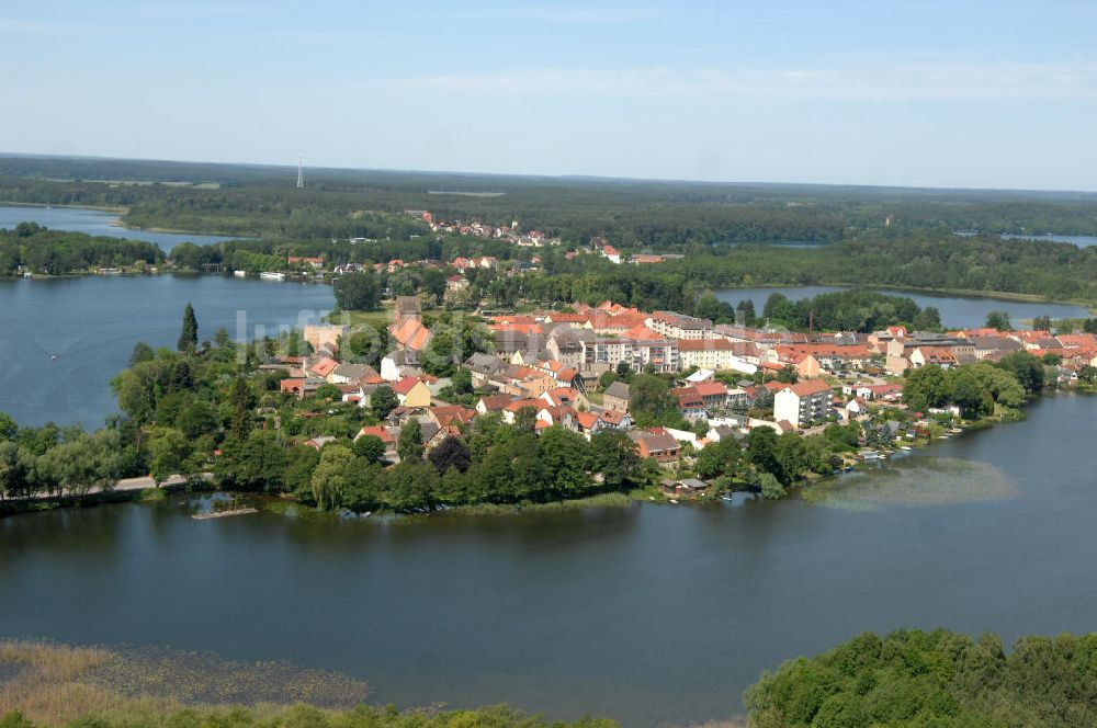 Luftaufnahme Lychen - Stadtansicht von Lychen am Ufer des Zenssee