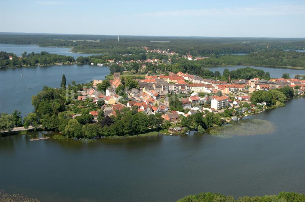 Lychen von oben - Stadtansicht von Lychen am Ufer des Zenssee