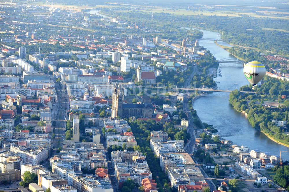 Magdeburg aus der Vogelperspektive: Stadtansicht der Magdeburger Innenstadt am Zentrumsbereich des Magdeburger Doms