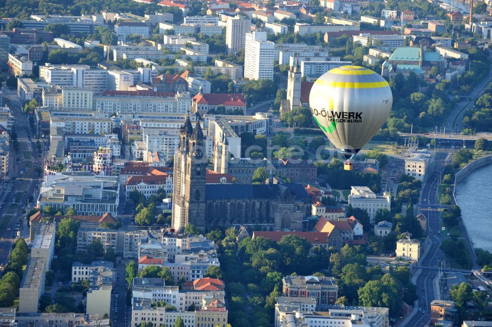 Magdeburg aus der Vogelperspektive: Stadtansicht der Magdeburger Innenstadt am Zentrumsbereich des Magdeburger Doms