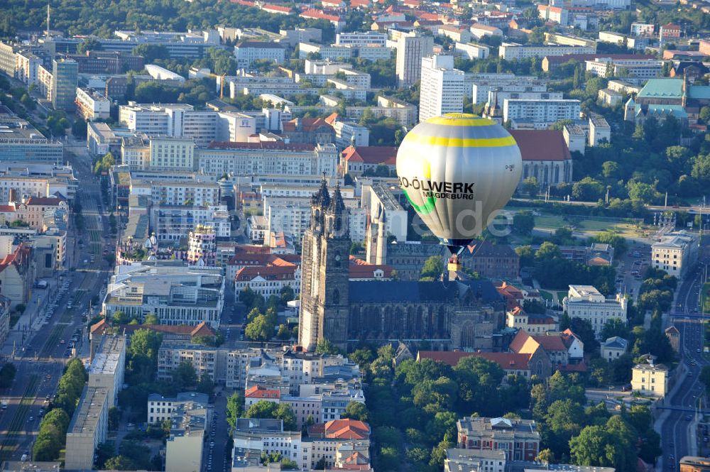 Luftaufnahme Magdeburg - Stadtansicht der Magdeburger Innenstadt am Zentrumsbereich des Magdeburger Doms