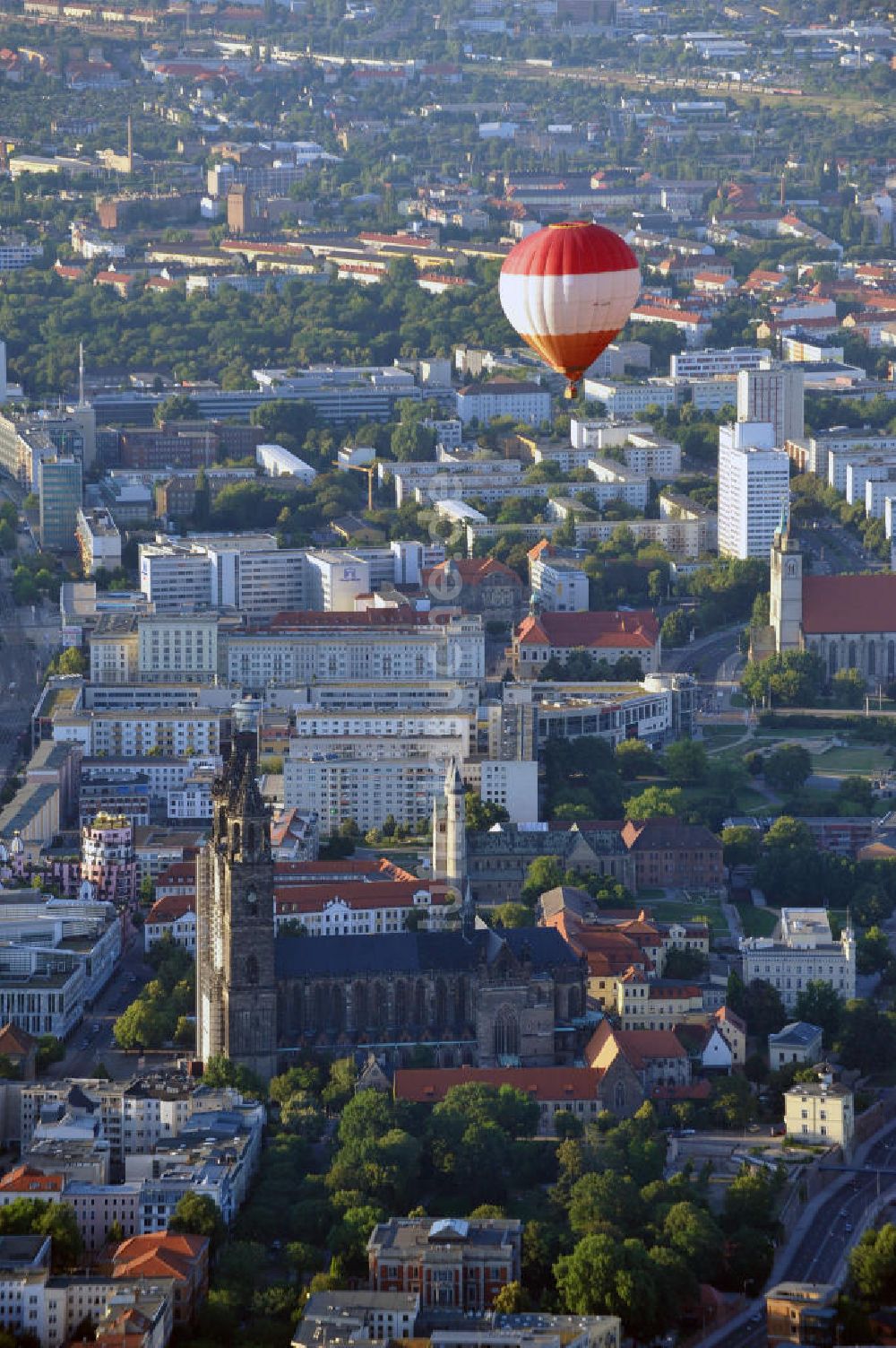 Luftaufnahme Magdeburg - Stadtansicht der Magdeburger Innenstadt am Zentrumsbereich des Magdeburger Doms