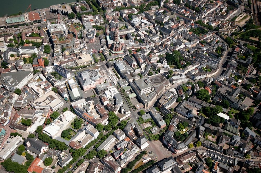 Mainz aus der Vogelperspektive: Stadtansicht von der Mainzer Altstadt im Bundesland Rheinland-Pfalz