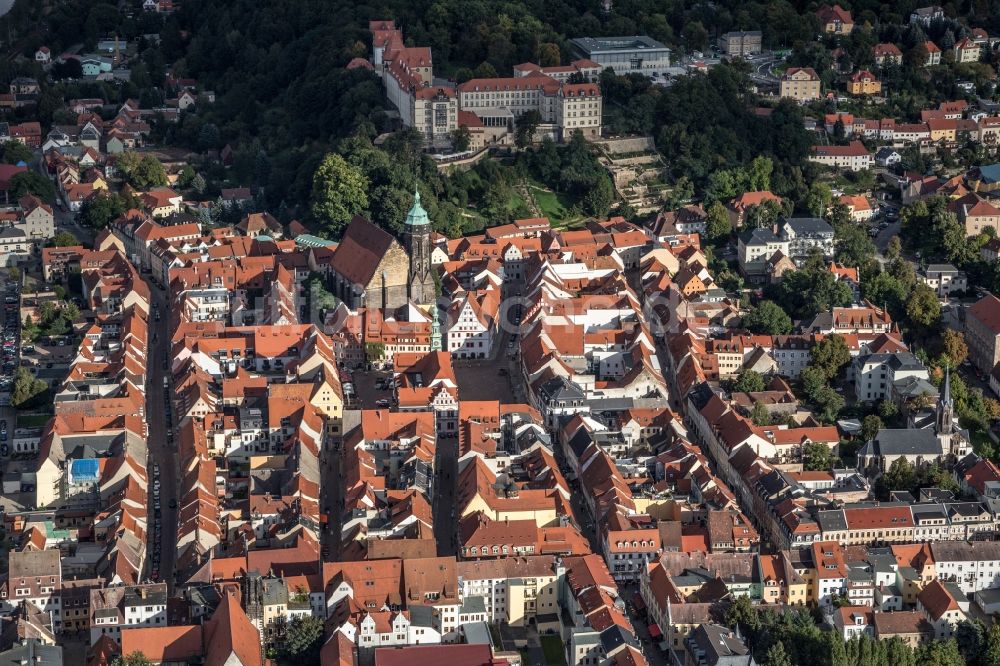 Luftbild Pirna - Stadtansicht der Marienkirche mit dem Schloss Sonnenstein in Pirna im Bundesland Sachsen