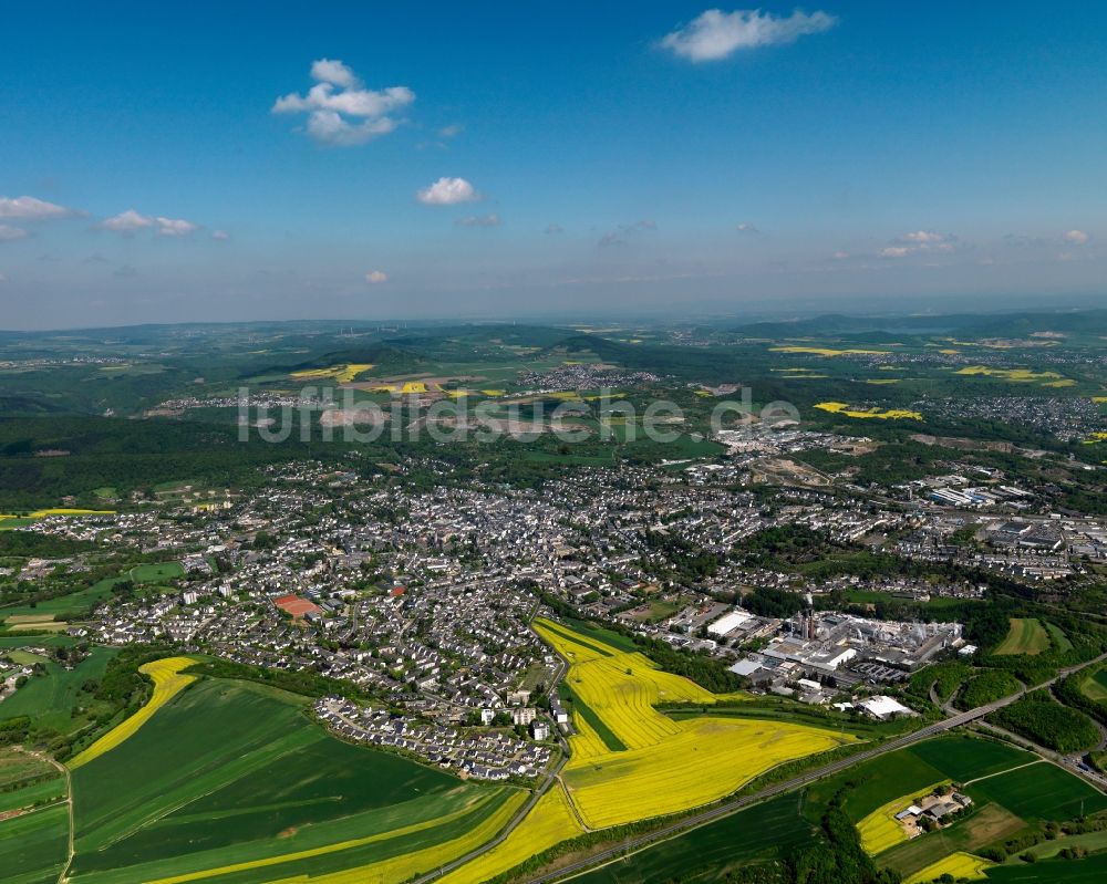 Mayen aus der Vogelperspektive: Stadtansicht von Mayen im Bundesland Rheinland-Pfalz